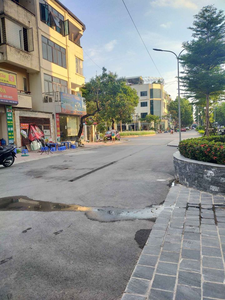 Bán liền kề Tân Tây Đô căn hoa hậu nằm ngay chân tòa chung cư Xphomes Star.