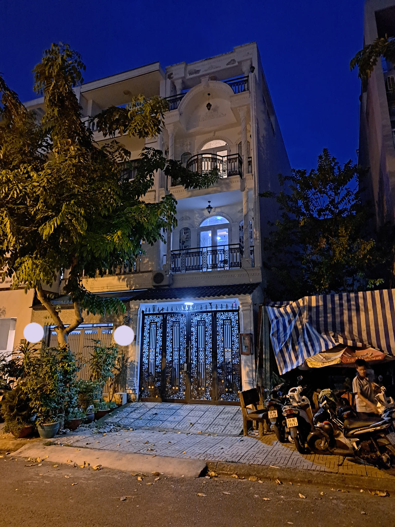 BÁN NHÀ MẶT TIỀN NGUYỄN THỊ THẬP, TÂN PHONG, Q7, GIÁ NHỈNH 14 TỶ