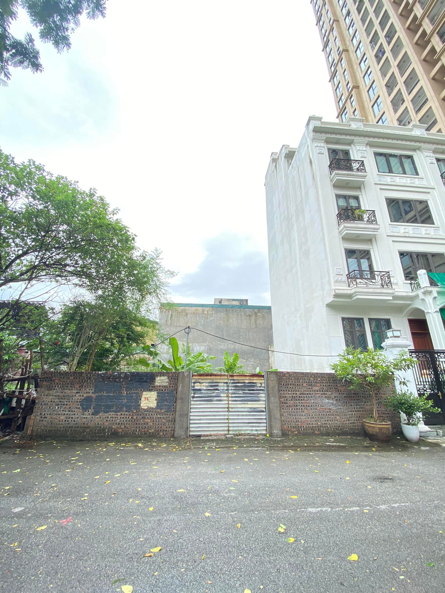 Đất hiếm giữ tiền phố Tô Ngọc Vân Ô tô đỗ cửa DT 185m2, MT 10m, giá 36 tỷ