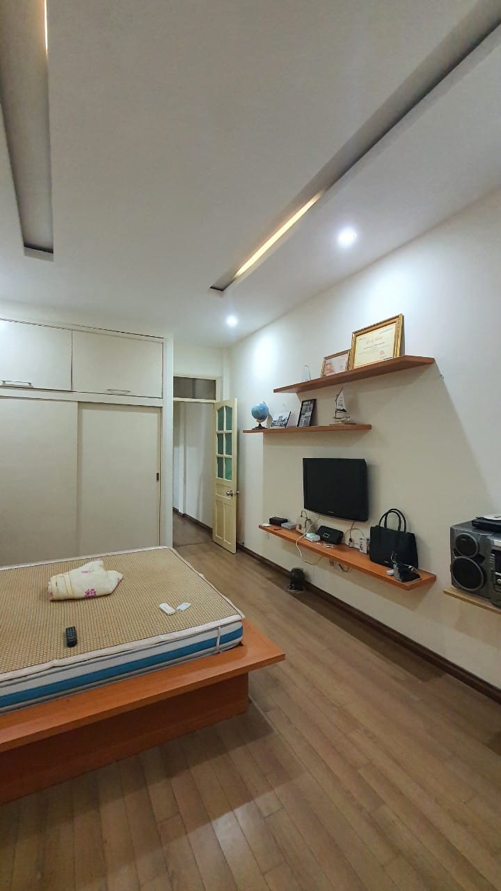 Phố Thịnh Quang Đống Đa. Diện tích 75m2 5 Tầng. Mặt tiền 4.6. Giá 14.8 tỷ