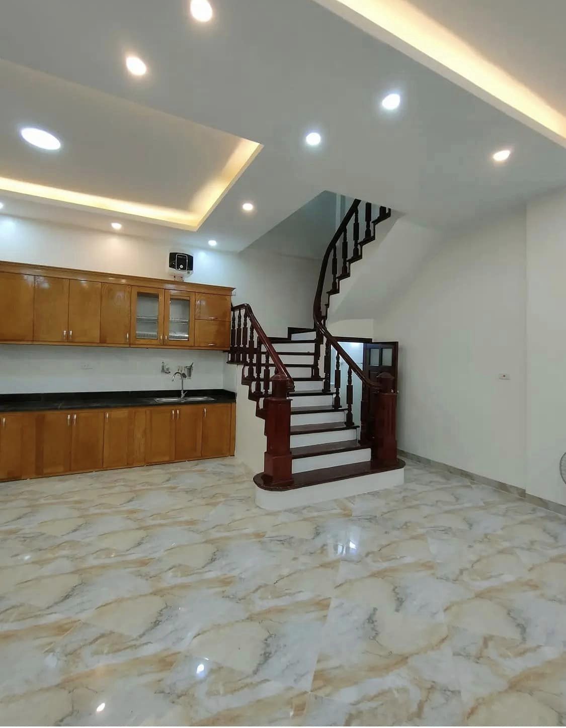 Bán Nhà Xuân Đỉnh - Tặng Full Nội Thất - 40m2 5 tầng mặt tiền 7m giá 4.1 tỷ