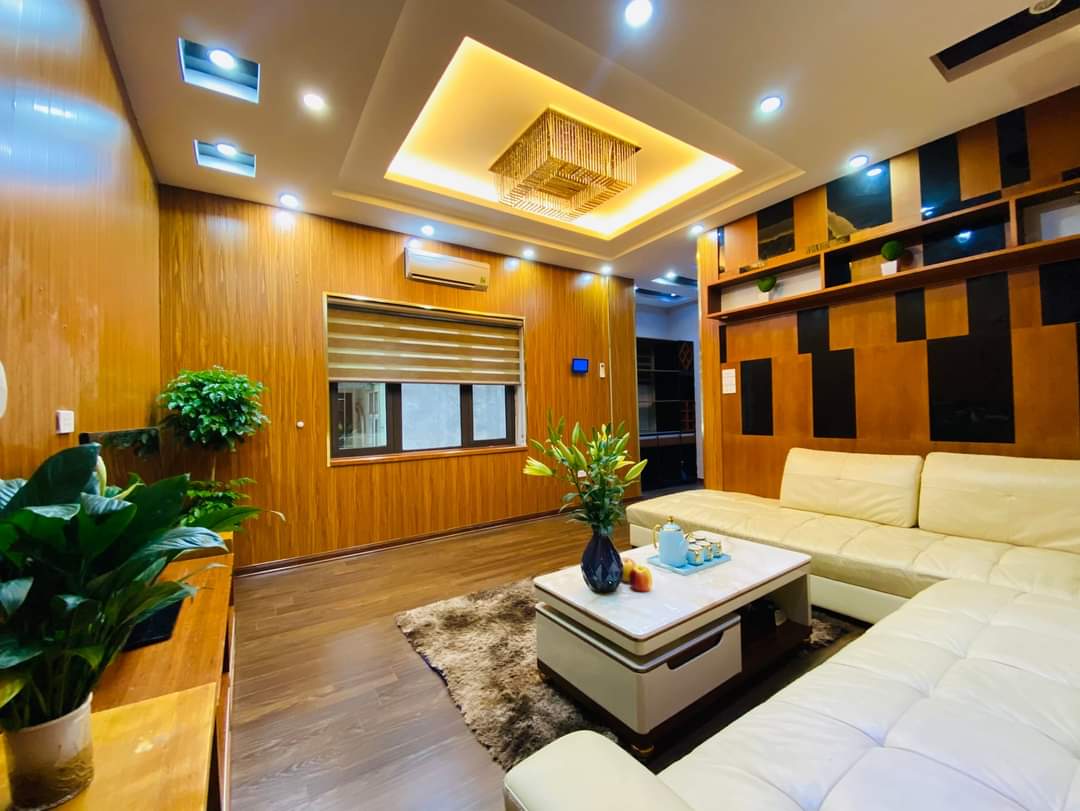 Cách phố vài chục mét - SƠN TÂY 68m x 5 tầng, MT4,6, giá 9,2 tỷ