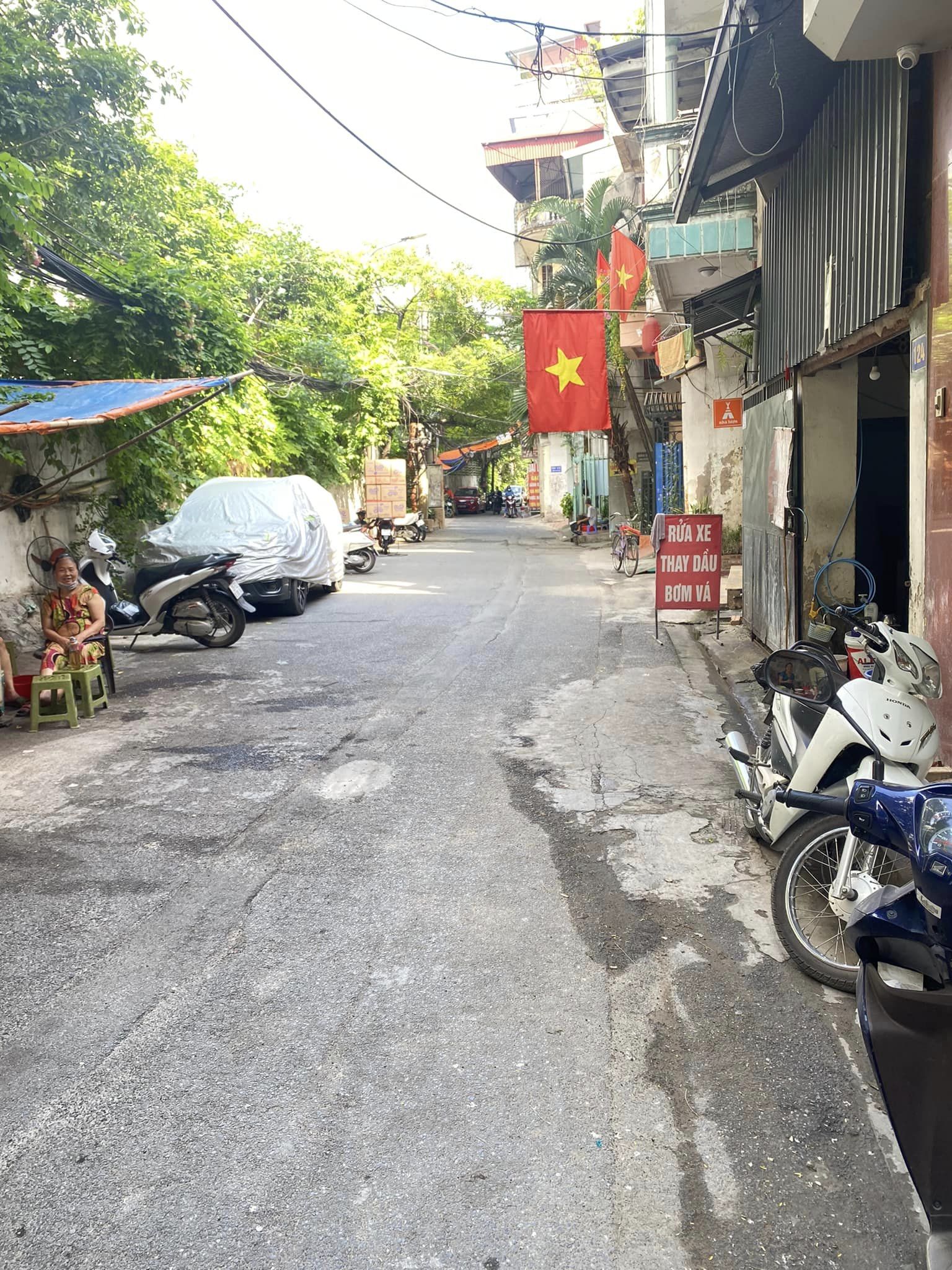 Bán gấp nhà đẹp Cự Lộc 4.79 tỷ, 40m x 5T, Ngõ Thông, Nhà Đẹp ở ngay, An Sinh Đỉnh