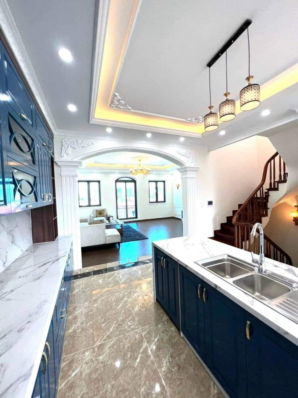 Bán nhà phân lô Trần Quốc Vượng 96 x 8 tầng thang máy