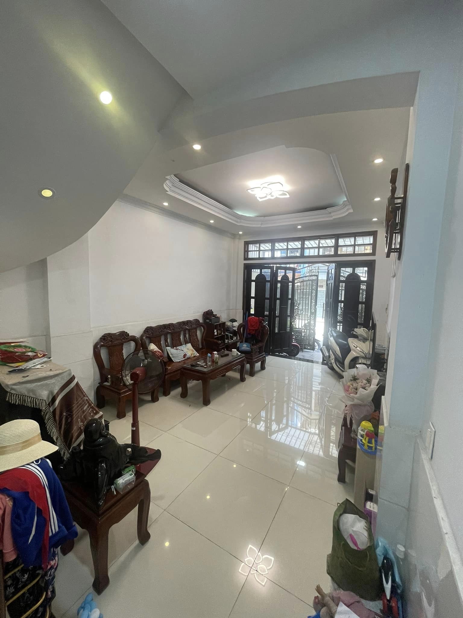 BÁN NHÀ ĐẸP FULL NỘI THẤT OTO QUA MẶT TẠI Q7