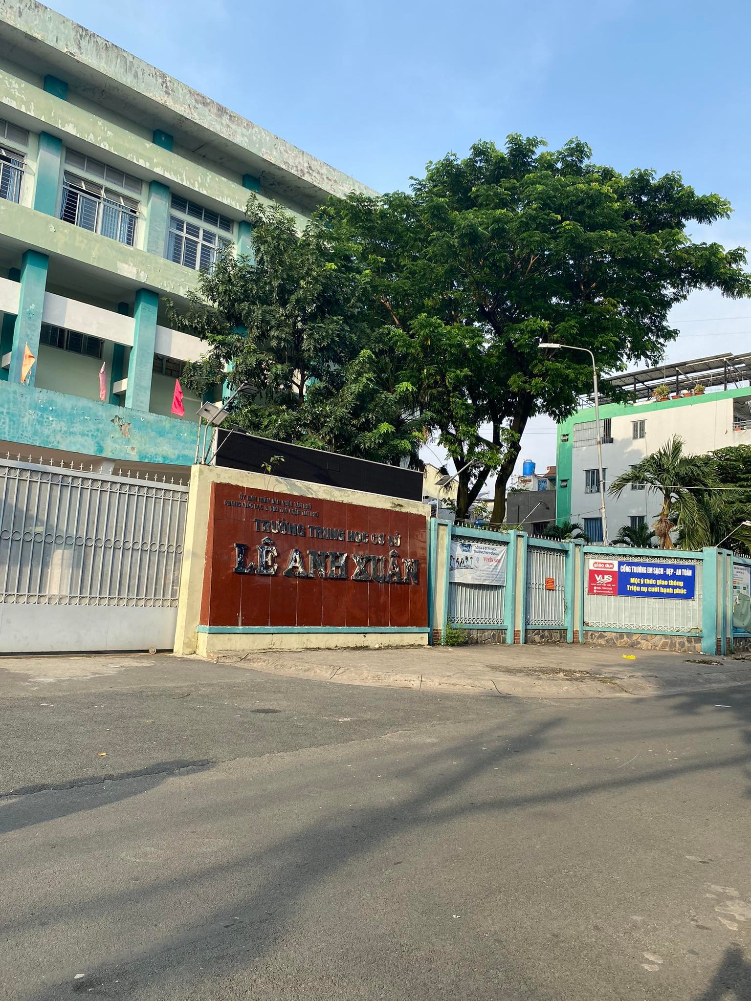 Bán nhà Vườn Lài Tân Phú, 44m2, 2 tầng sát hẻm xe tải chỉ 3.9 tỷ