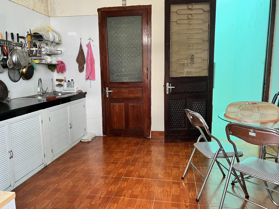 Bán nhà Huỳnh Thúc Kháng, Đống Đa, 30m2 x 4 tầng, vỉa hè, kinh doanh, giá 9.8 tỷ