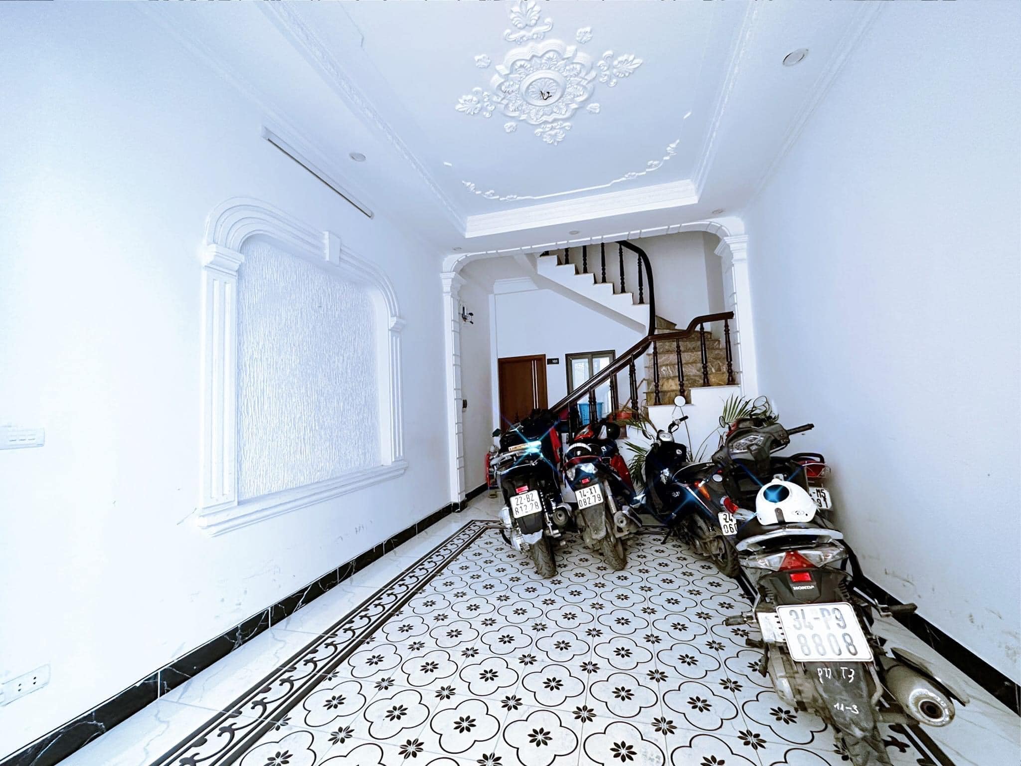 💥 CĂN CCMM 9 Phòng Khép Kín - Phố Chùa Láng - Khách Thuê Bạt Ngàn - Doanh Thu 45tr/ Tháng