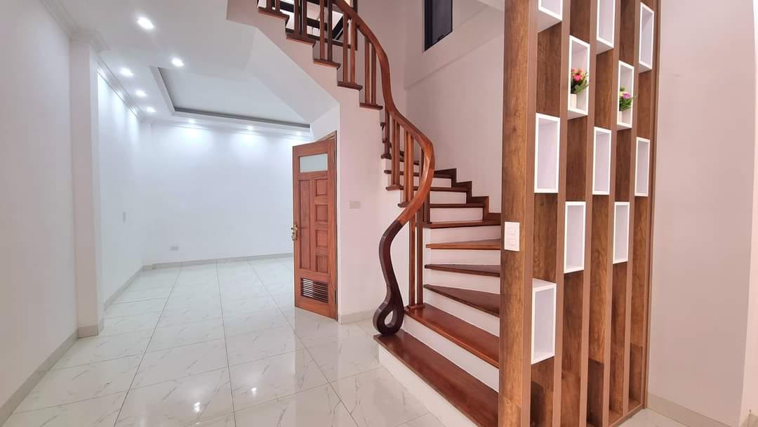 BÁN NHÀ 5 TẦNG, GRA OTO LẠC LONG QUÂN, DIỆN TÍCH 51M, MT 3.8, GIÁ 7.5 TỶ