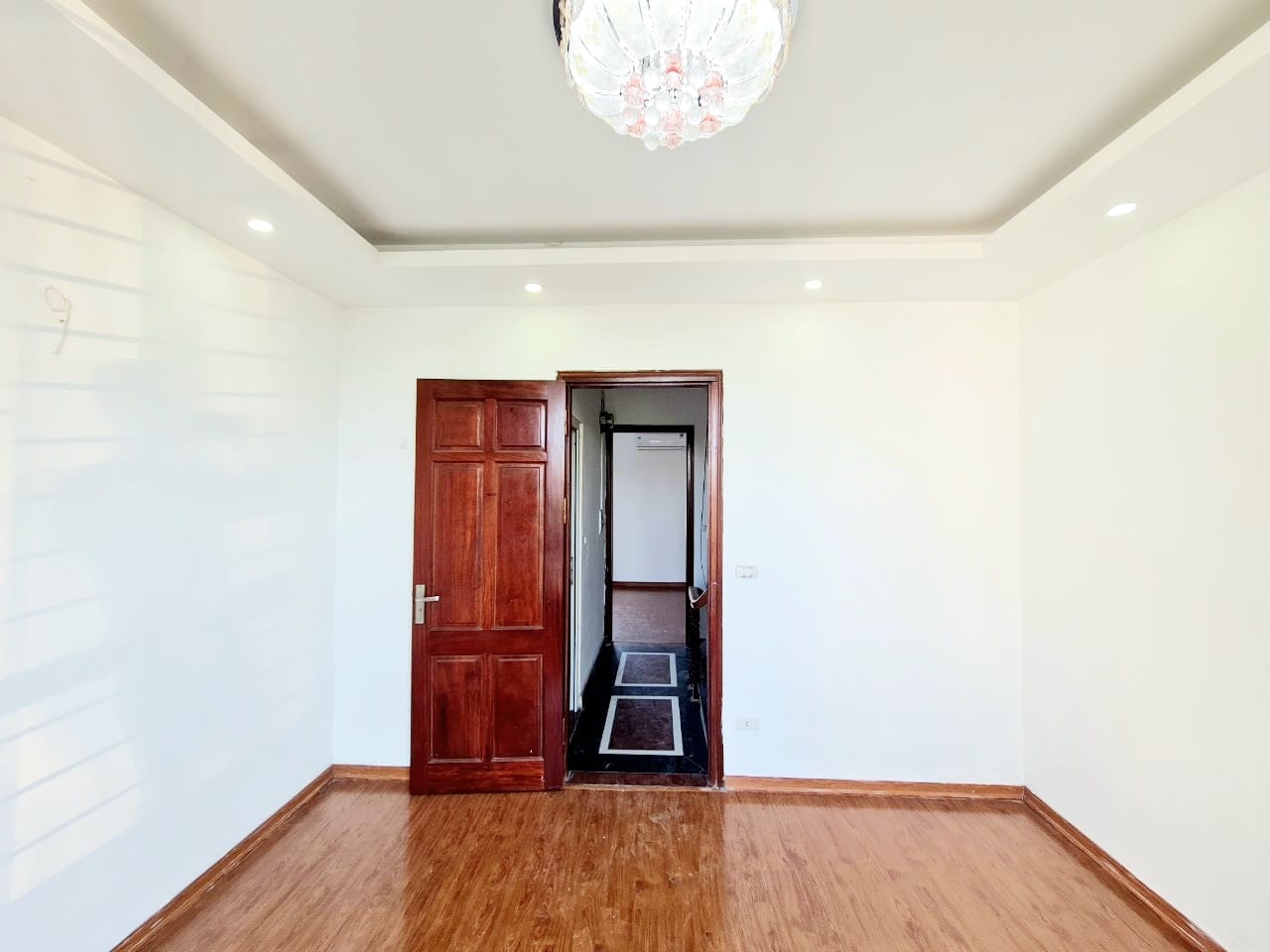 Nhà đẹp Hoàng Đạo Thành 40m2 - 5 Tầng - Mặt tiền 4.3 - 4.3 Tỷ - Ô Tô 20m.