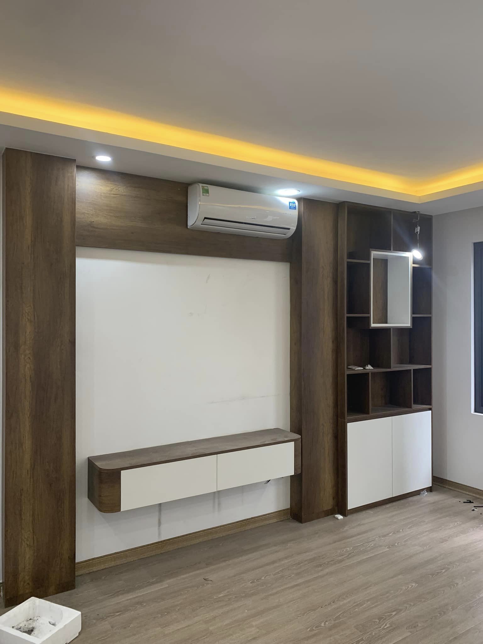 Bán gấp MP Âu Cơ 96m2 Gara Kinh doanh Vỉa hè 8 tỷ