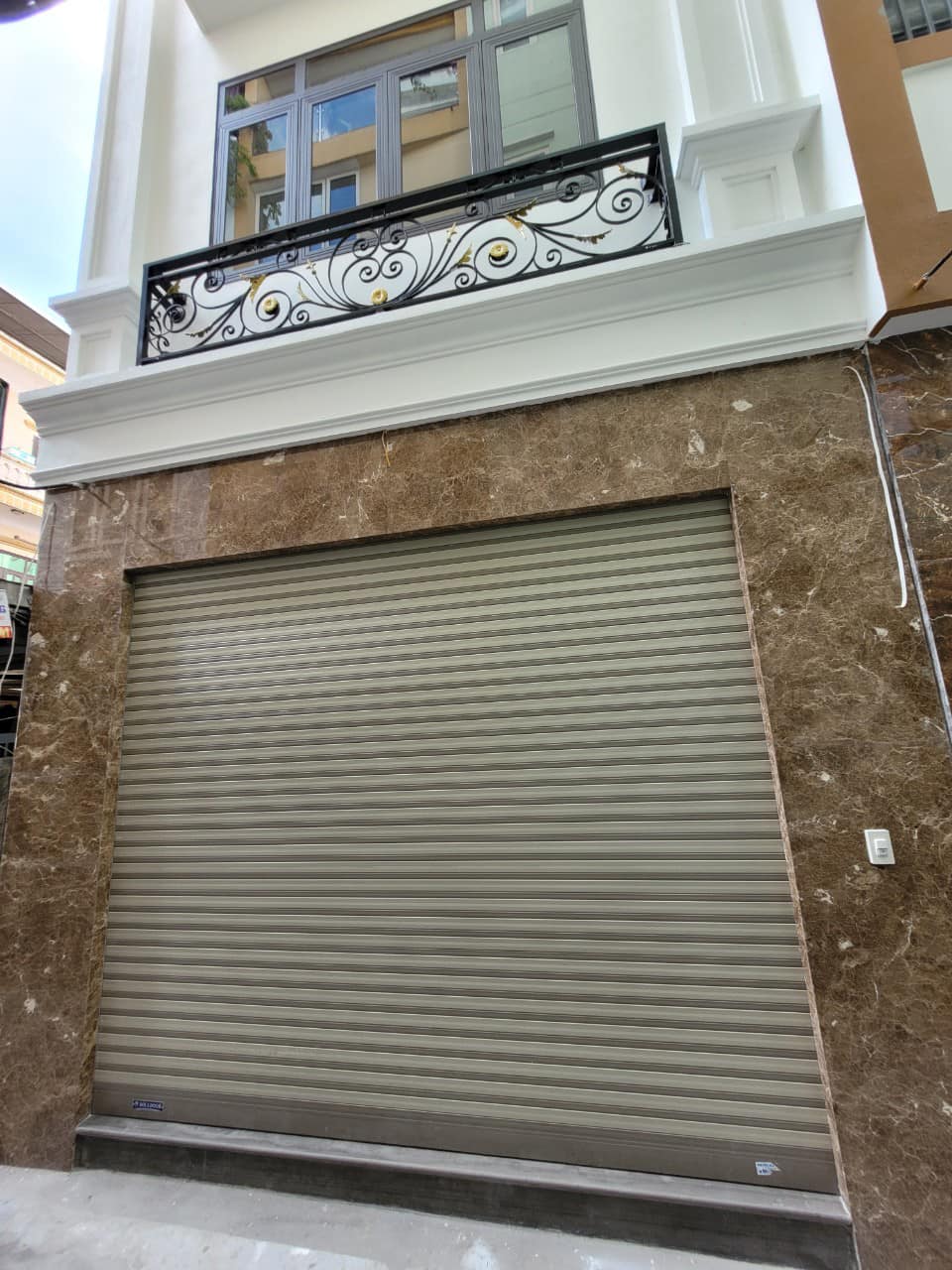 Bán nhà lô góc phố Trần Thái Tông 42m2x5T, ngõ thông-gần phố,nhà đẹp ở ngay,giá 5,3 tỷ