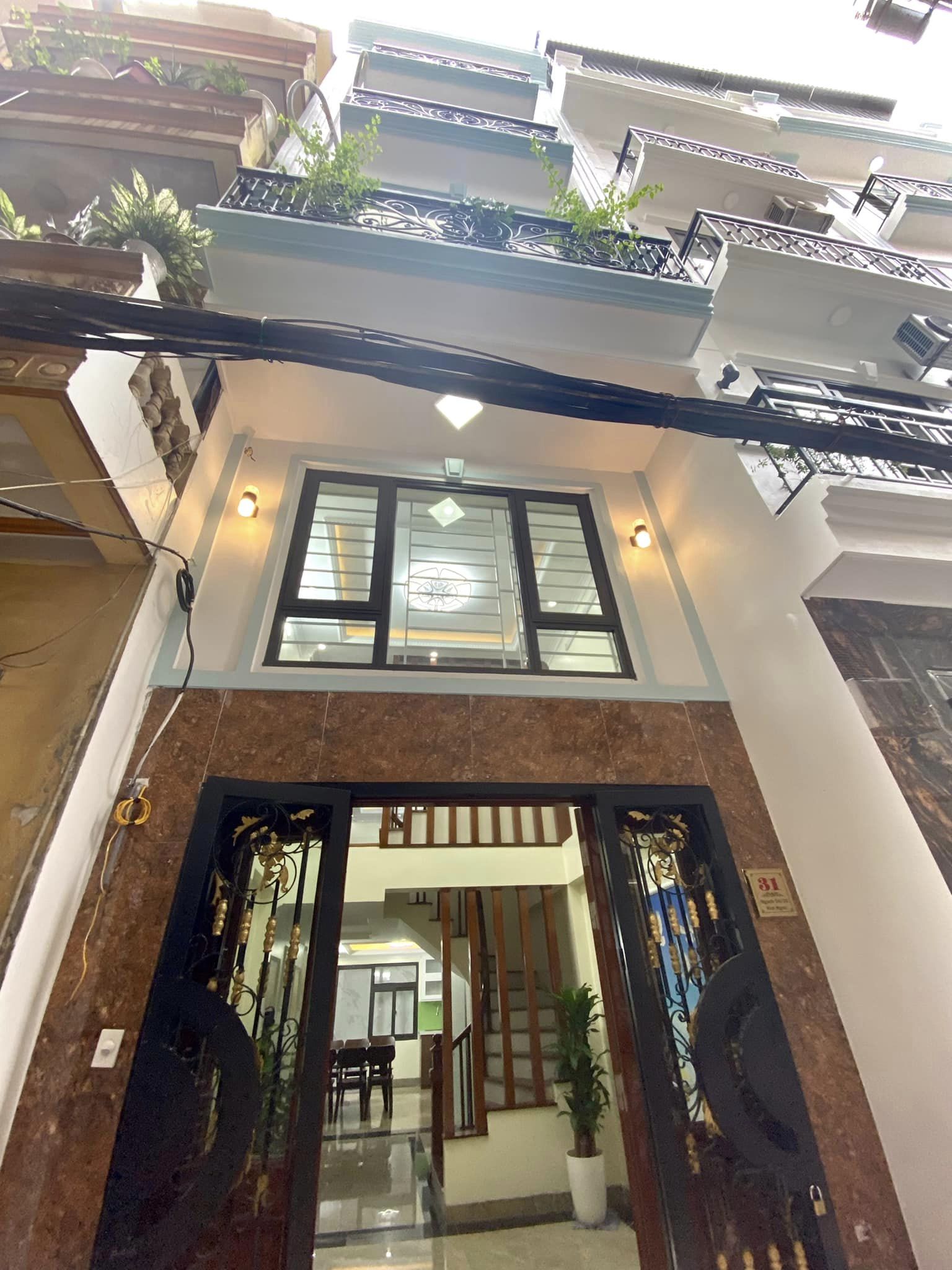 NHÀ MỚI VỀ Ở LUÔN NGÕ 279 TRẦN KHÁT CHÂN HAI BÀ TRƯNG, DT 41M 5 TẦNG MT 3,5M, Ô TÔ CÁCH NHÀ 20M.