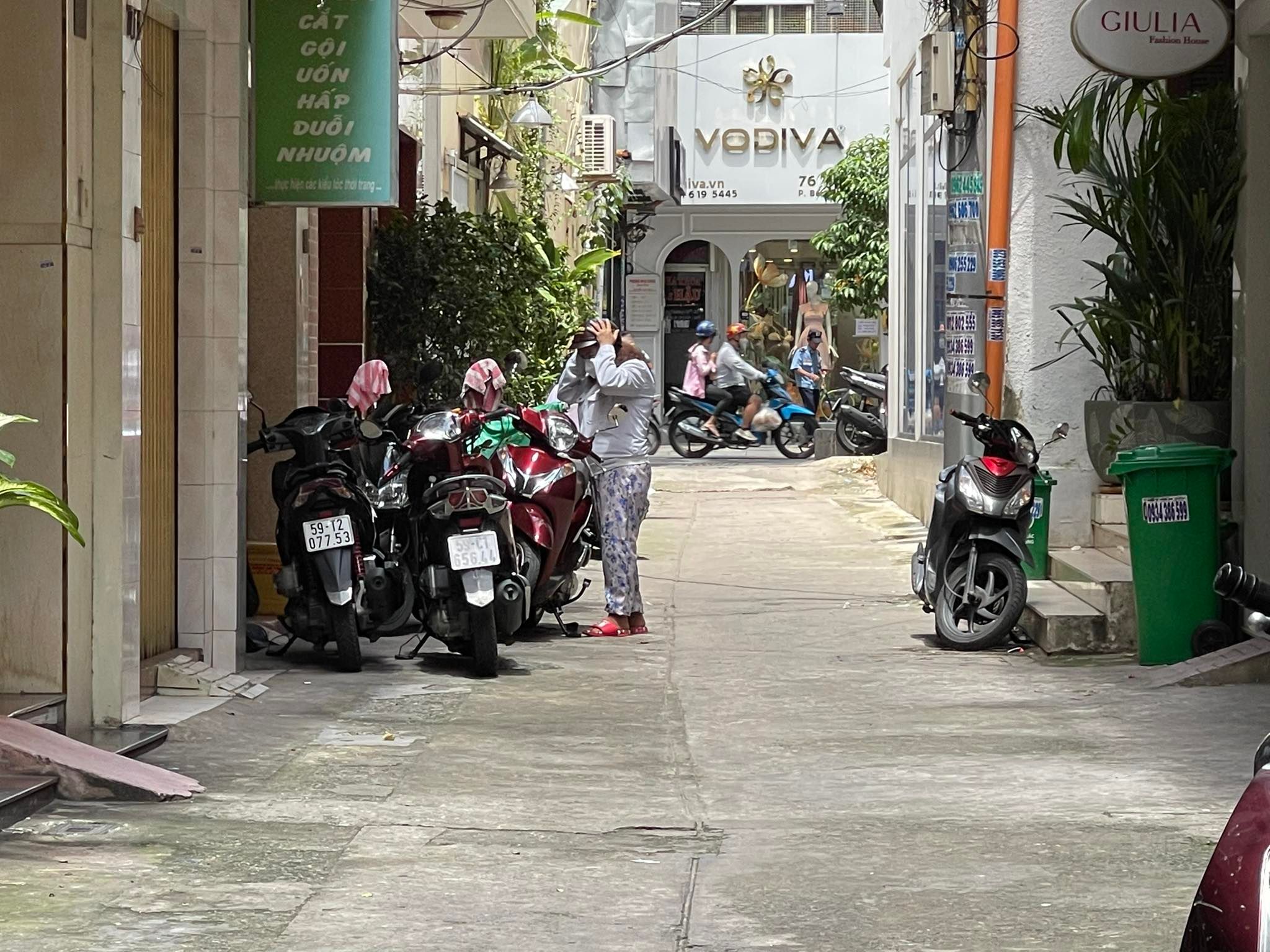 Bán nhà 3 tầng sát mặt tiền Bùi Văn Ba, có dòng tiền 11 triệu/ tháng, dt 25m2, giá 3 tỷ 800 triệu