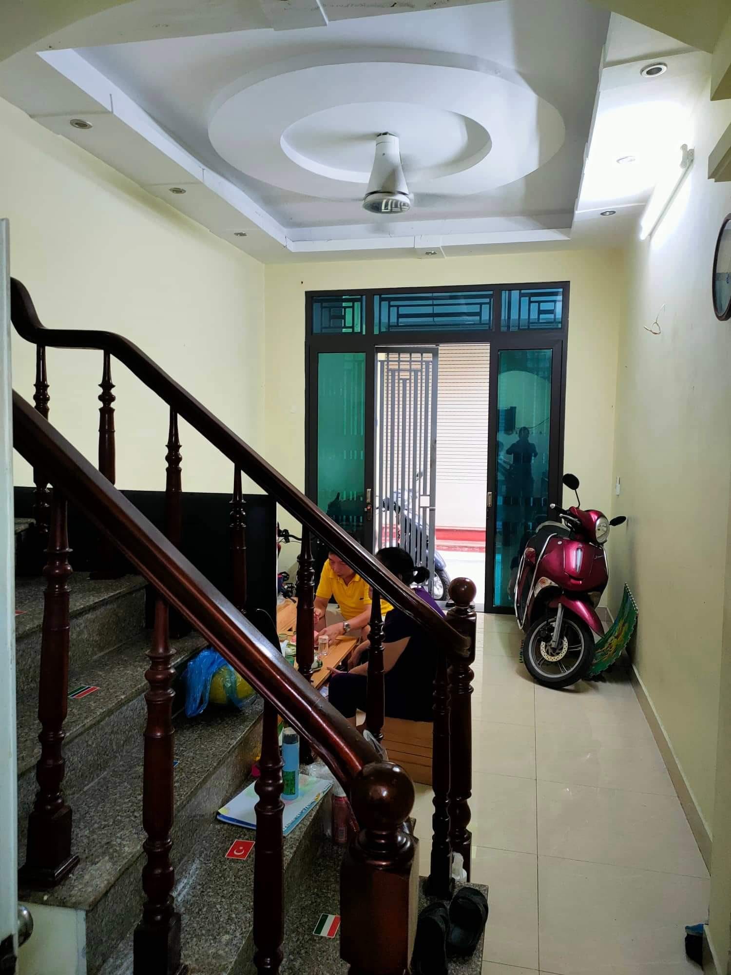 Bán nhà hiếm Trương Định Hoàng Mai, 32x4T, kinh doanh nhỏ, oto qua nhà chỉ nhỉnh 4 tỷ