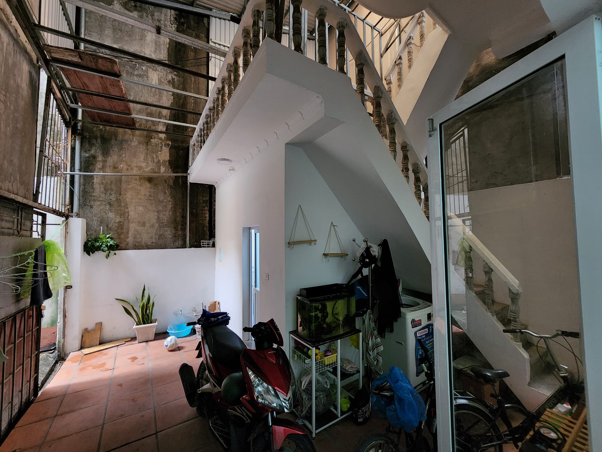 Cần tiền bán nhà gấp ngõ Phạm Văn Đồng ngõ rộng