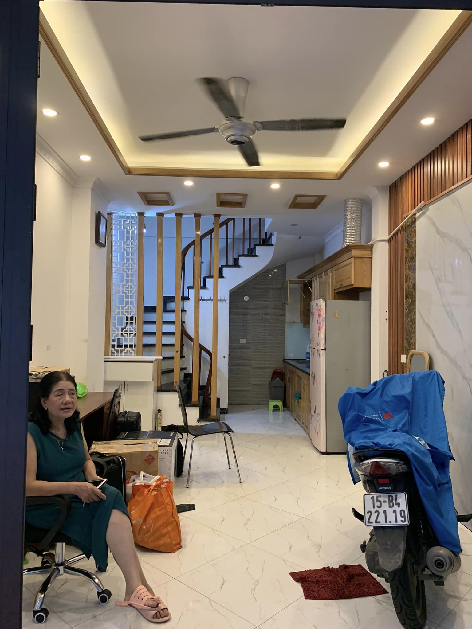 Bán nhà tại Đặng Tiến Đông , Đống Đa , Hà Nội 30m2 , 5tầng , giá 5.7tỷ