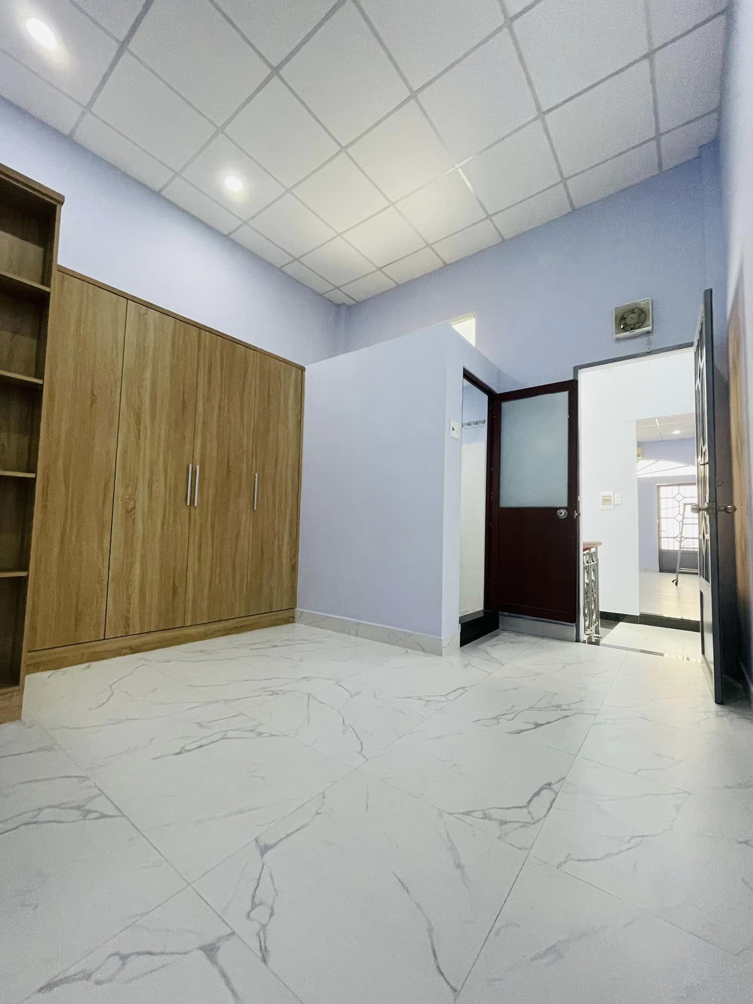 BÁN NHÀ ĐƯỜNG CÁCH MẠNG THÁNG 8 QUẬN TÂN BÌNH, HẺM XE HƠI THÔNG