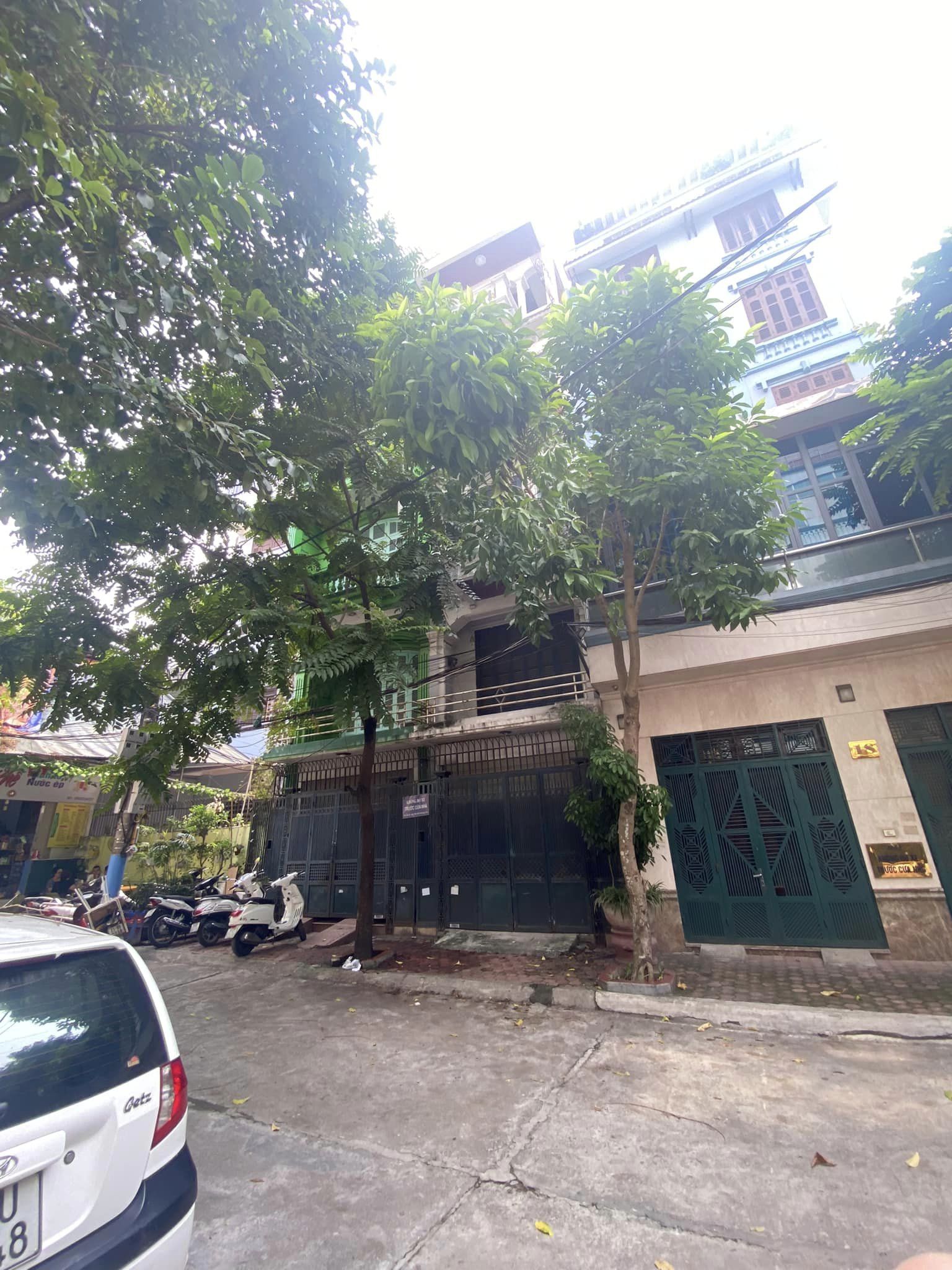 BÁN NHÀ PHÂN LÔ HOÀNG CẦU ĐỐNG ĐA 120M 5T 8M 31 TỶ, 3 OTO TRÁNH TƯƠNG LAI SÁT MẶT PHỐ.