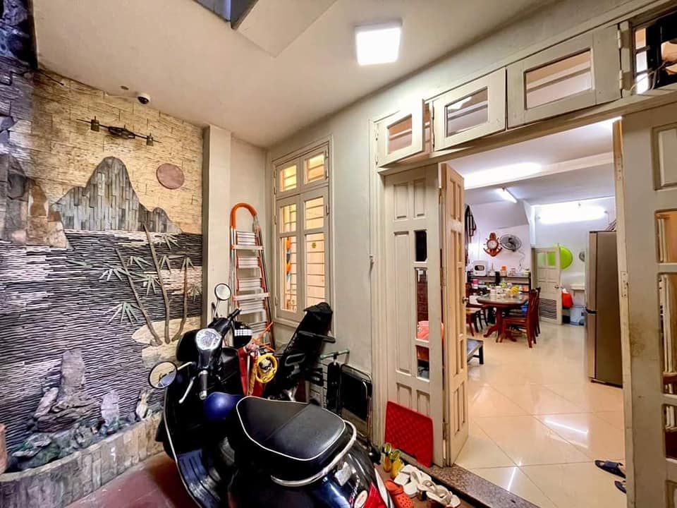 Trung Tâm Đống Đa- Ô tô tránh trước cổng- Nhà đẹp ở ngay.