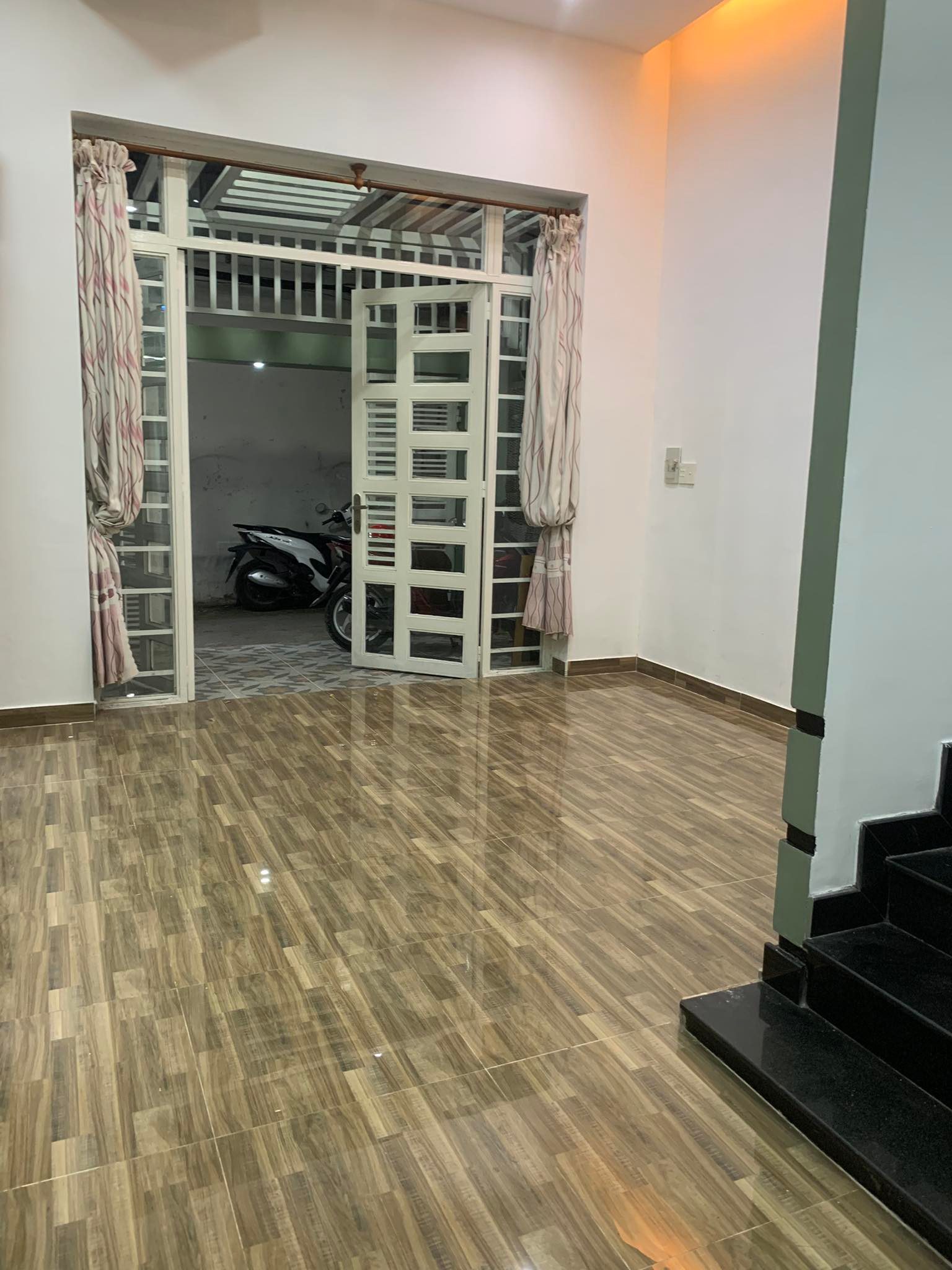 NHÀ 1 LỬNG 1 LẦU HIỆN ĐẠI TRUNG TÂM Q7 SHR 3 TY 7