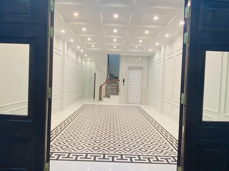 Cần bán nhà Nguyễn Khang, Cầu Giấy, 50m2 x 5 tầng, thang máy, nhà mới ở luôn, giá 8.9 tỷ