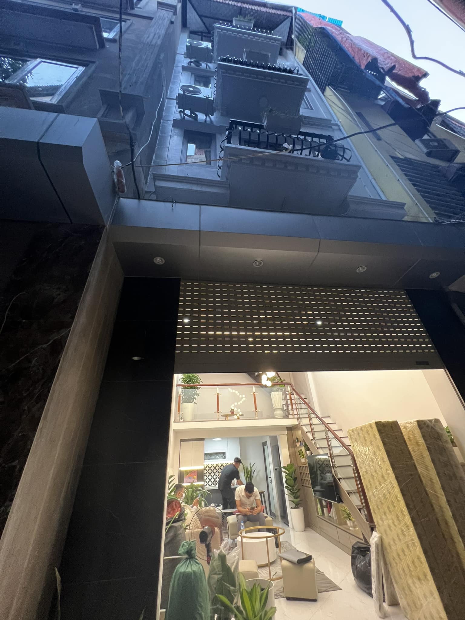 CHỈ HƠN 4 TỶ CÓ NHÀ MỚI MẶT NGÕ PHỐ LẠC TRUNG HAI BÀ TRƯNG, DT 36M 4 TẦNG MT 4,1M, Ô TÔ TRÁNH 5M.