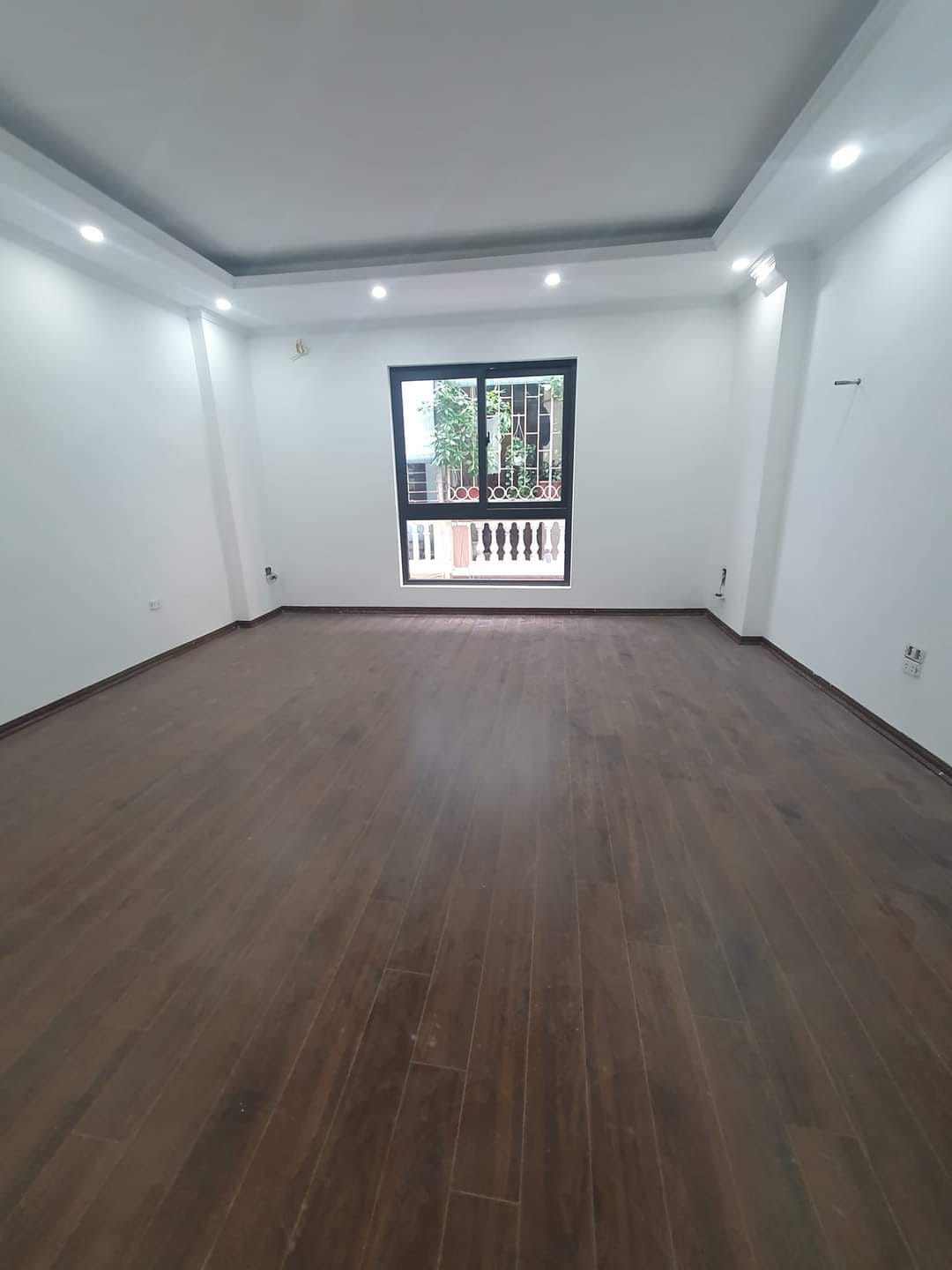 Chính chủ bán nhà Nguyễn Khang, Cầu Giấy, DT 40m2 x4T- MT5m, nhỉnh 5.5 tỷ, gần ô tô. Lh O9O6217669