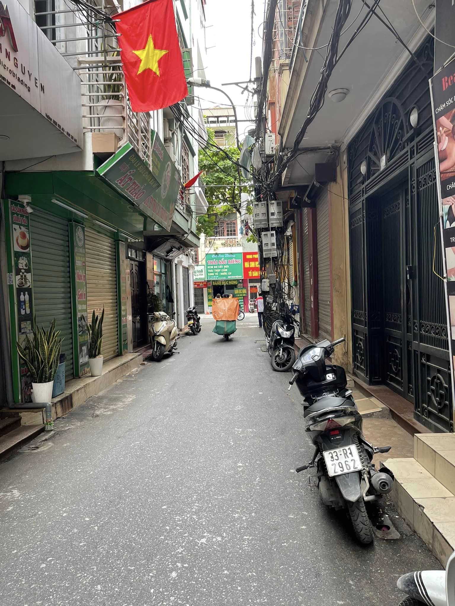 Bán nhà Đội Cấn, Ba Đình, 40m2x5T, 8.5 tỷ. Mặt ngõ KD sầm uất, ô tô qua nhà, vài bước ra MP.