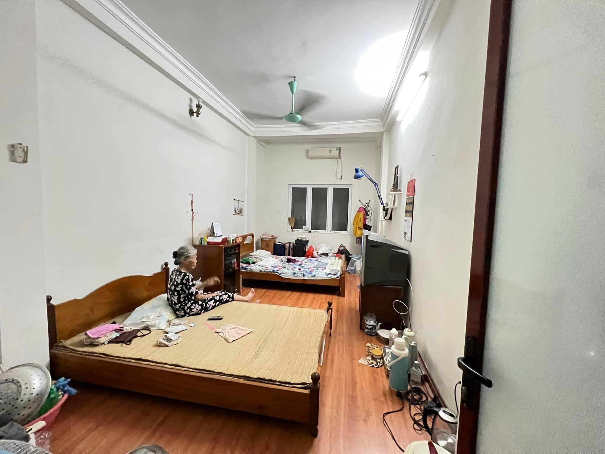 Bán nhà Thuỵ Khuê-Tây Hồ- 37m2- 3,7 tỷ- đi ba bước ra Hồ Tây