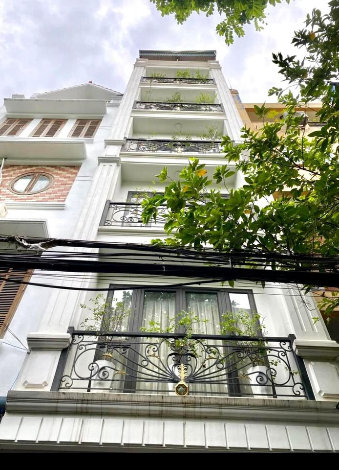 BÁN NHÀ MẶT NGÕ 26 NGUYÊN HỒNG, KINH DOANH , Ô TÔ TRÁNH