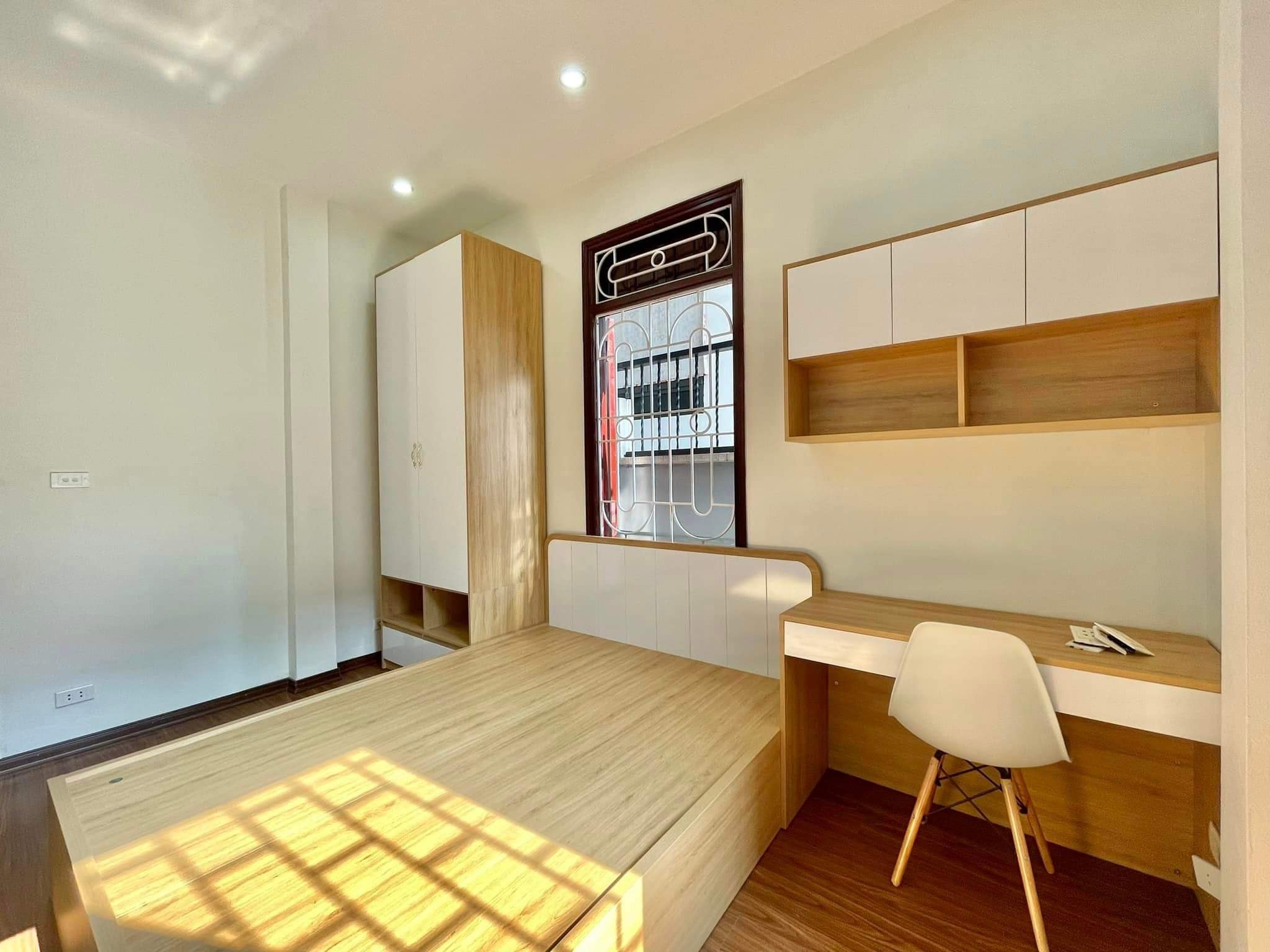 Phạm Văn Đồng, 100m2, 5T vỉa hè rộng, 2 Ôtô tránh kinh doanh đỉnh 17 tỷ