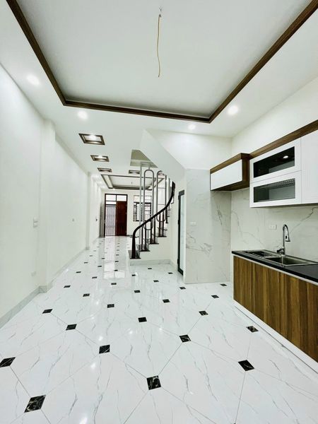 NHÀ MỚI ĐẸP RỤNG RỜI CHÂN TAY GIÁP NHỊ HOÀNG MAI HN