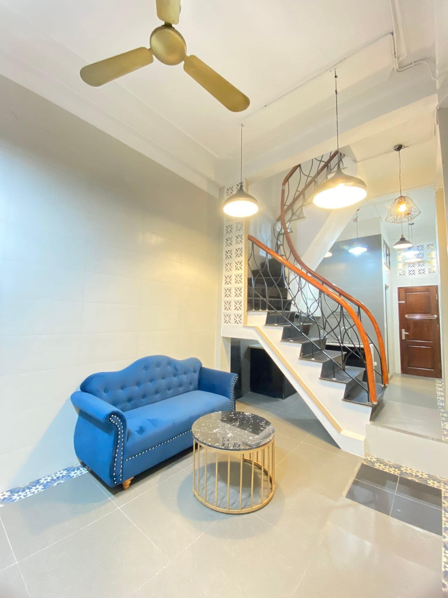 Gara Kinh doanh Lô góc 46m2 Mặt phố Âu Cơ chỉ hơn 8 tỷ