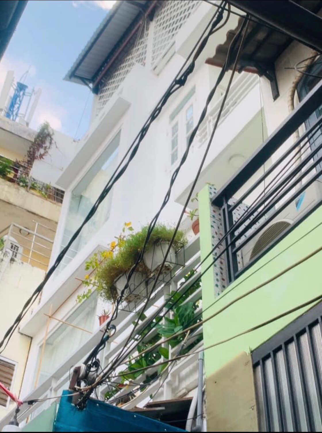 BÁN NHÀ VIP NGAY CHỢ Q4, 3 TẦNG, DT 6.5m x 5,5m. GIÁ CHỈ 4 TỶ