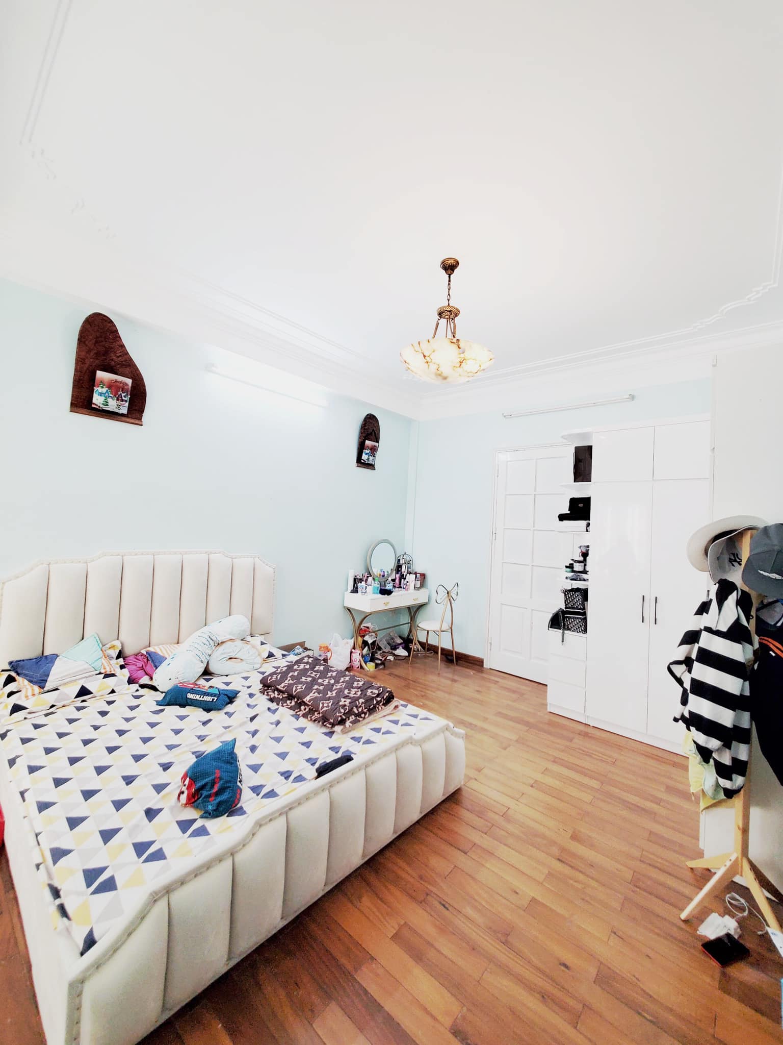 Bán nhà tặng nội thất phố Bùi Huy Bích, 30m x 5t, oto đỗ cửa, nhà đẹp ở ngay giá nhỉnh 4 tỷ