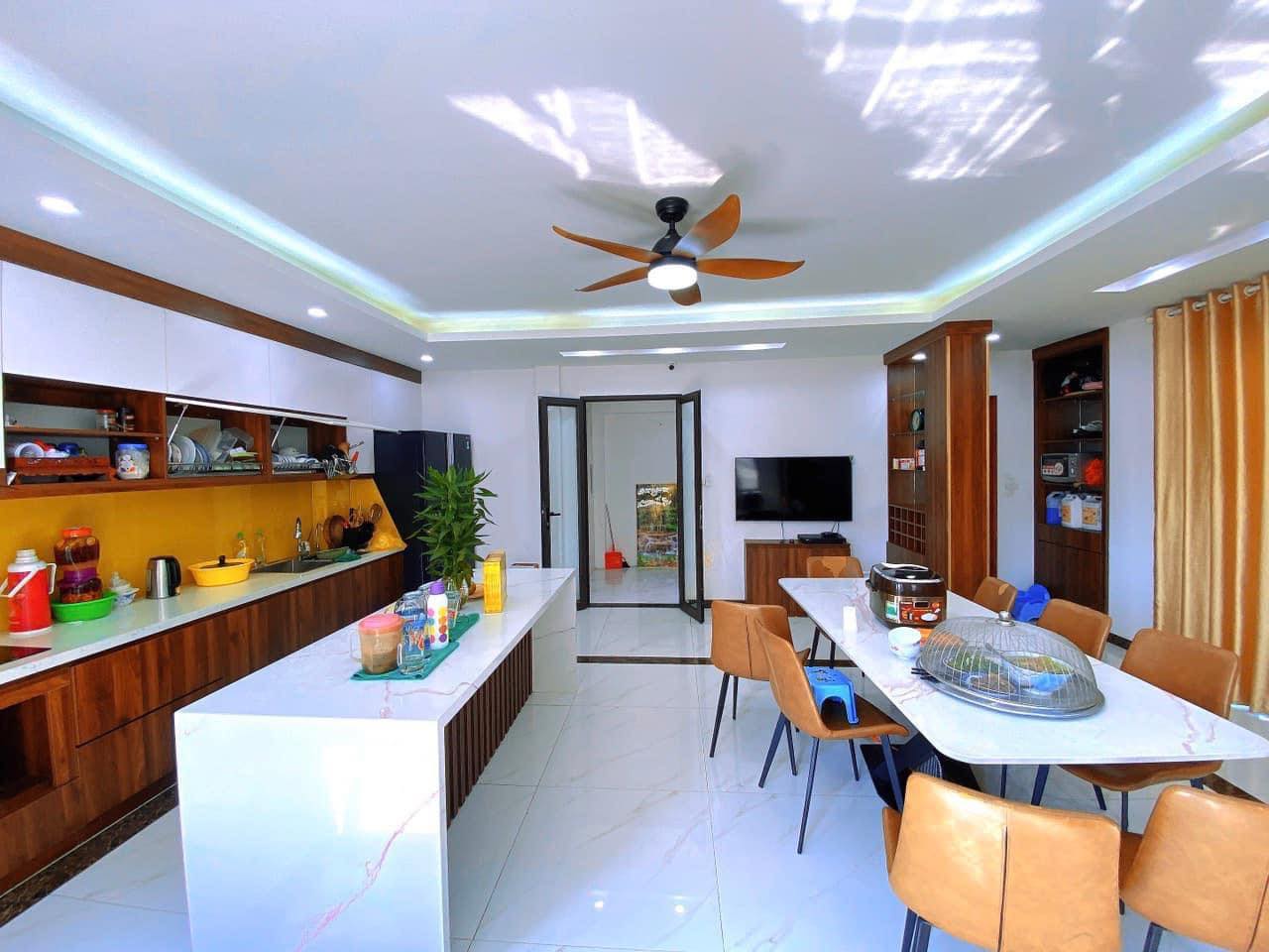 NHÀ PHỐ Trích Sài, Ô Tô Tải Tránh Nhau, Vỉa Hè 5M. 55M2 - 6T. ĐỈNH CỦA KINH DOANH. Chỉ 21tỷ