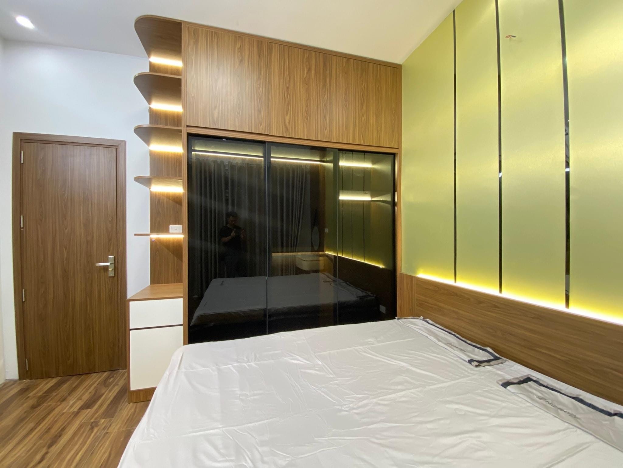 Bán nhà ngõ 8 phố Bùi Ngọc Dương 46m x 5 tầng giá trên 4 tỷ