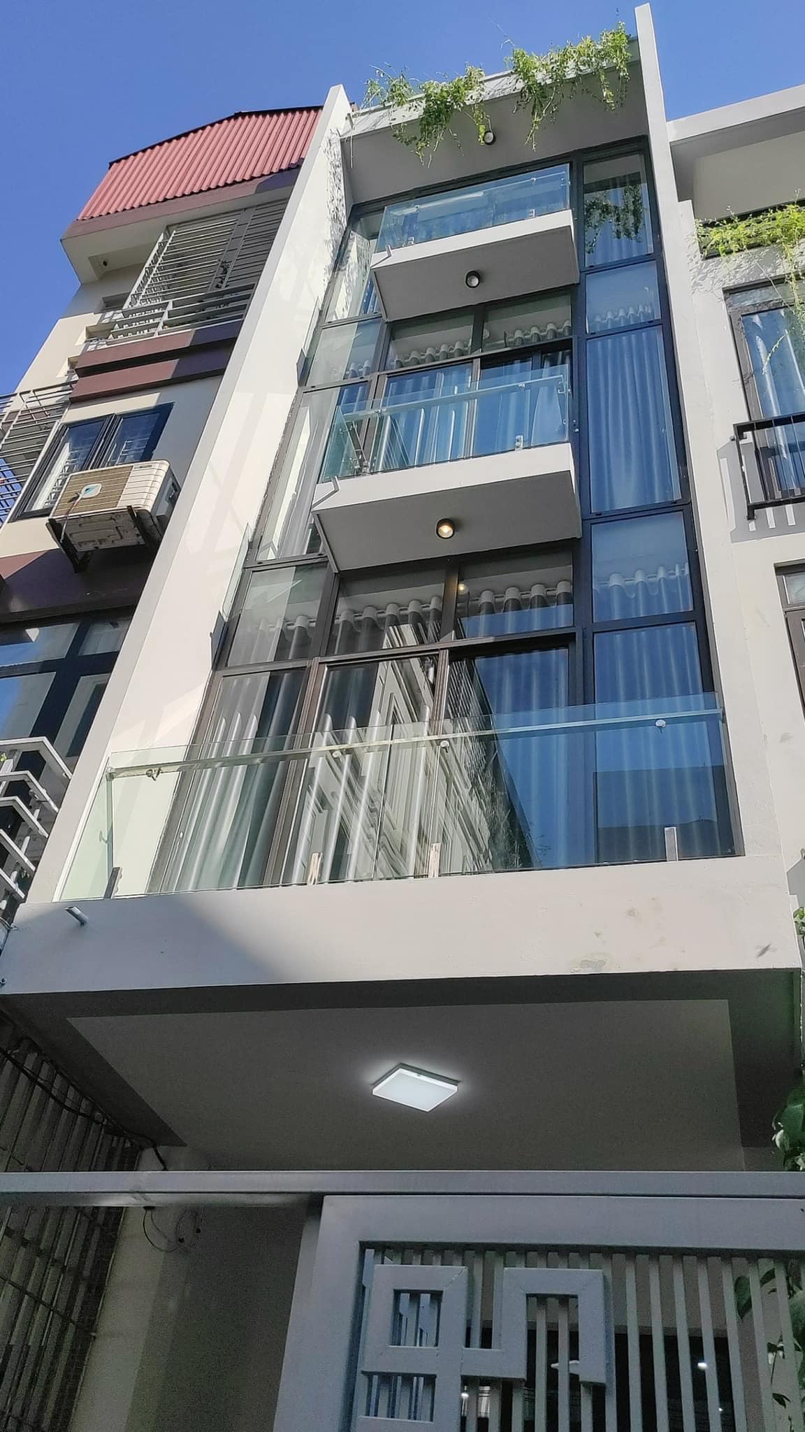 Bán nhà Gấp, Phân Lô Hoàng Cầu, Đống Đa, 50m * 5 Tầng.