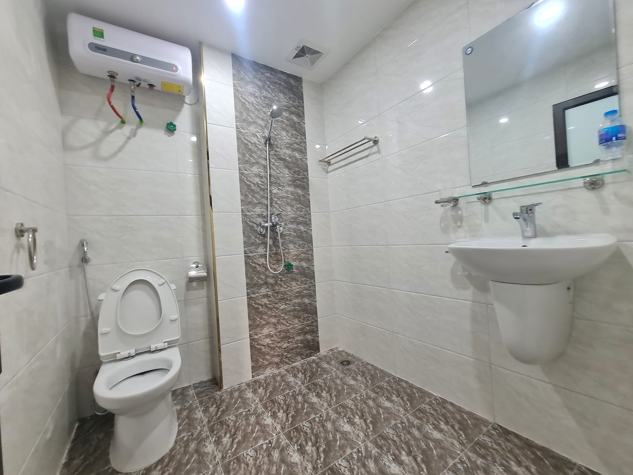 Bán nhà Thái Hà, diện tích 34m2, 6 tầng, 3 ngủ, ngõ vào ô tô tránh, giá 6.2 tỷ