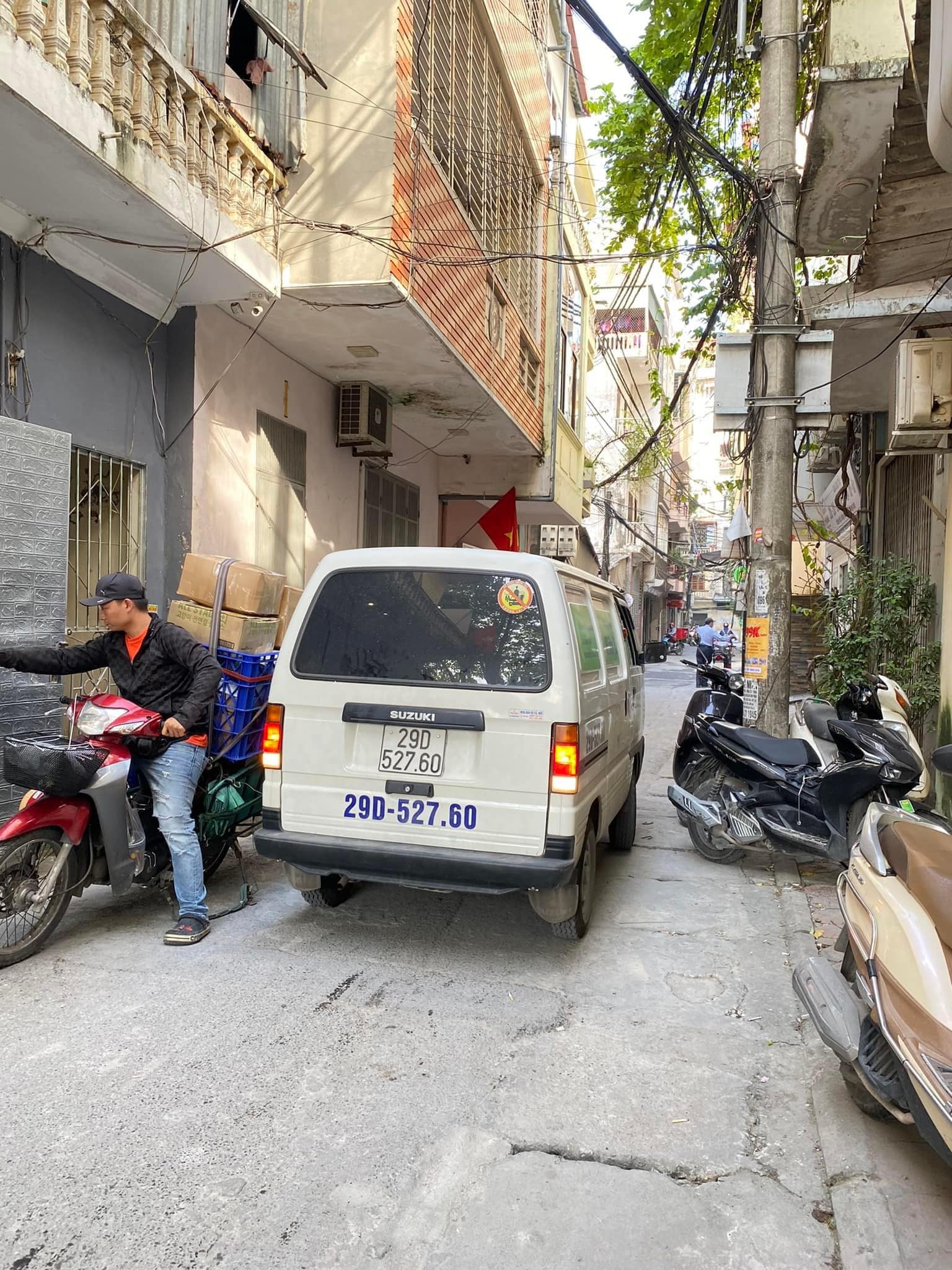 bán nhà Cầu Giấy 40m2, ô tô, sổ phân lô, chỉ hơn 5 tỷ