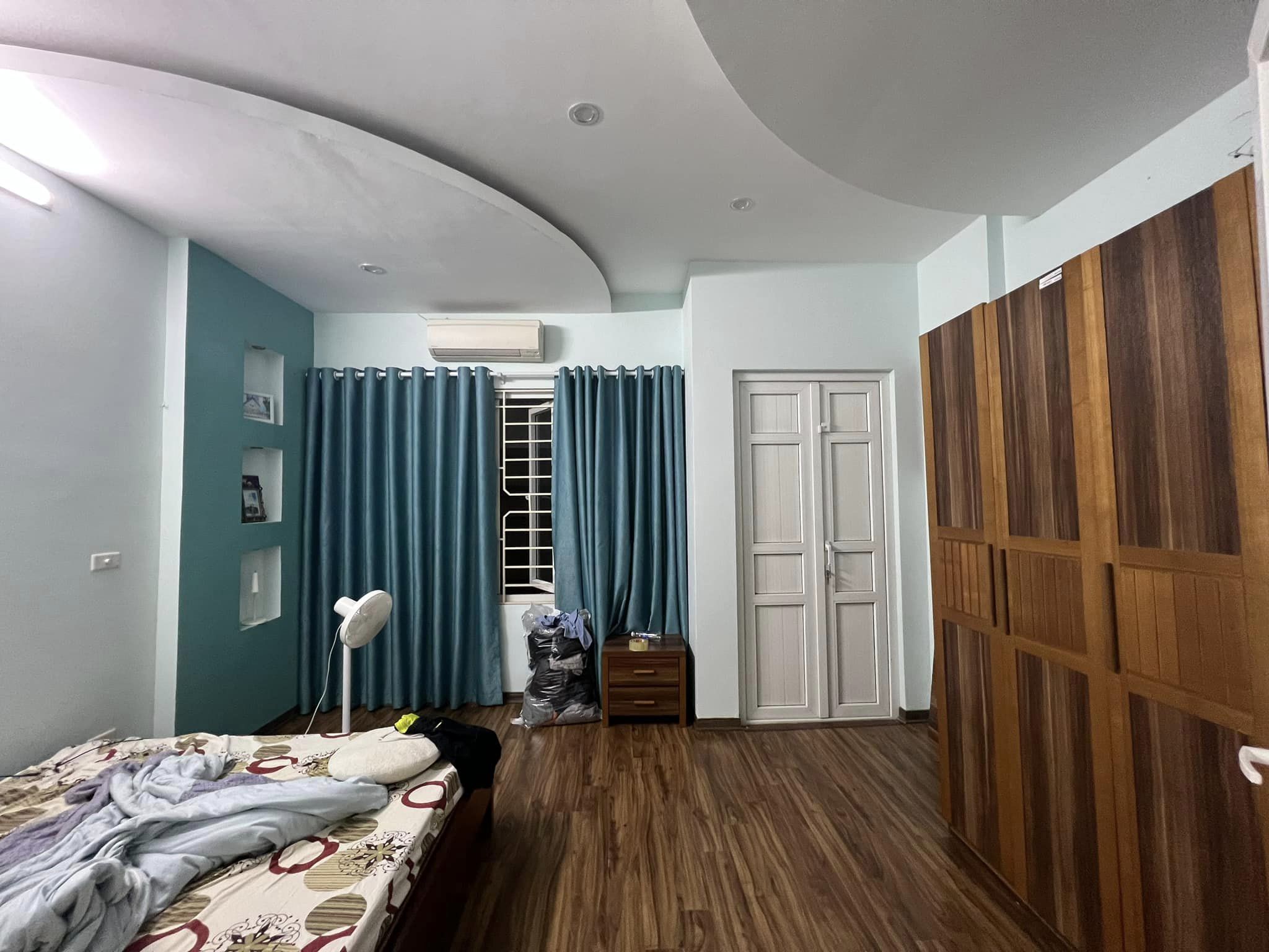 Bán gấp nhà Lê Đức Thọ, Nam Từ Liêm, Lô Góc - Kinh Doanh 50m2X 4T, mt 4.2m, giá 4.29 tỷ.