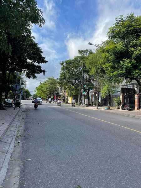 Cần bán căn nhà mới xây MT LÊ LỢI