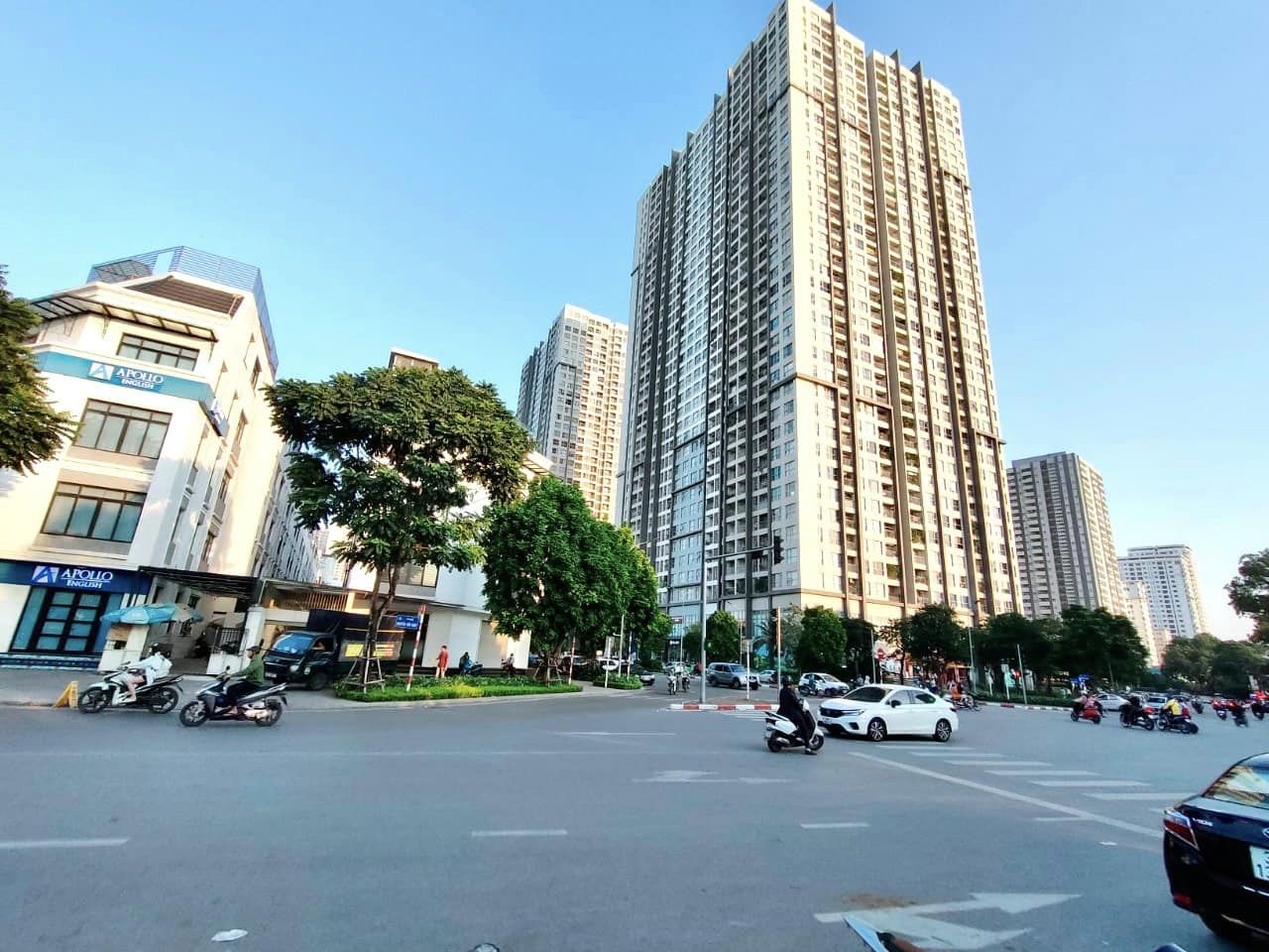 Bán Nhà mặt phố Hàm Nghi, 254m2 xây 5T lô góc, thang máy, vỉa hè. Giá chào 110ty nhỏ.