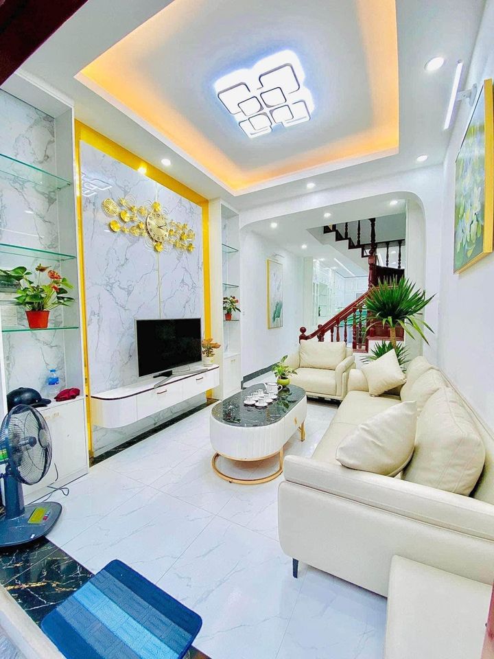 Bán nhà Cầu Diễn, 4 tầng x 41m2, MT 4m, gần ô tô, gần chợ, 4.25 tỷ.