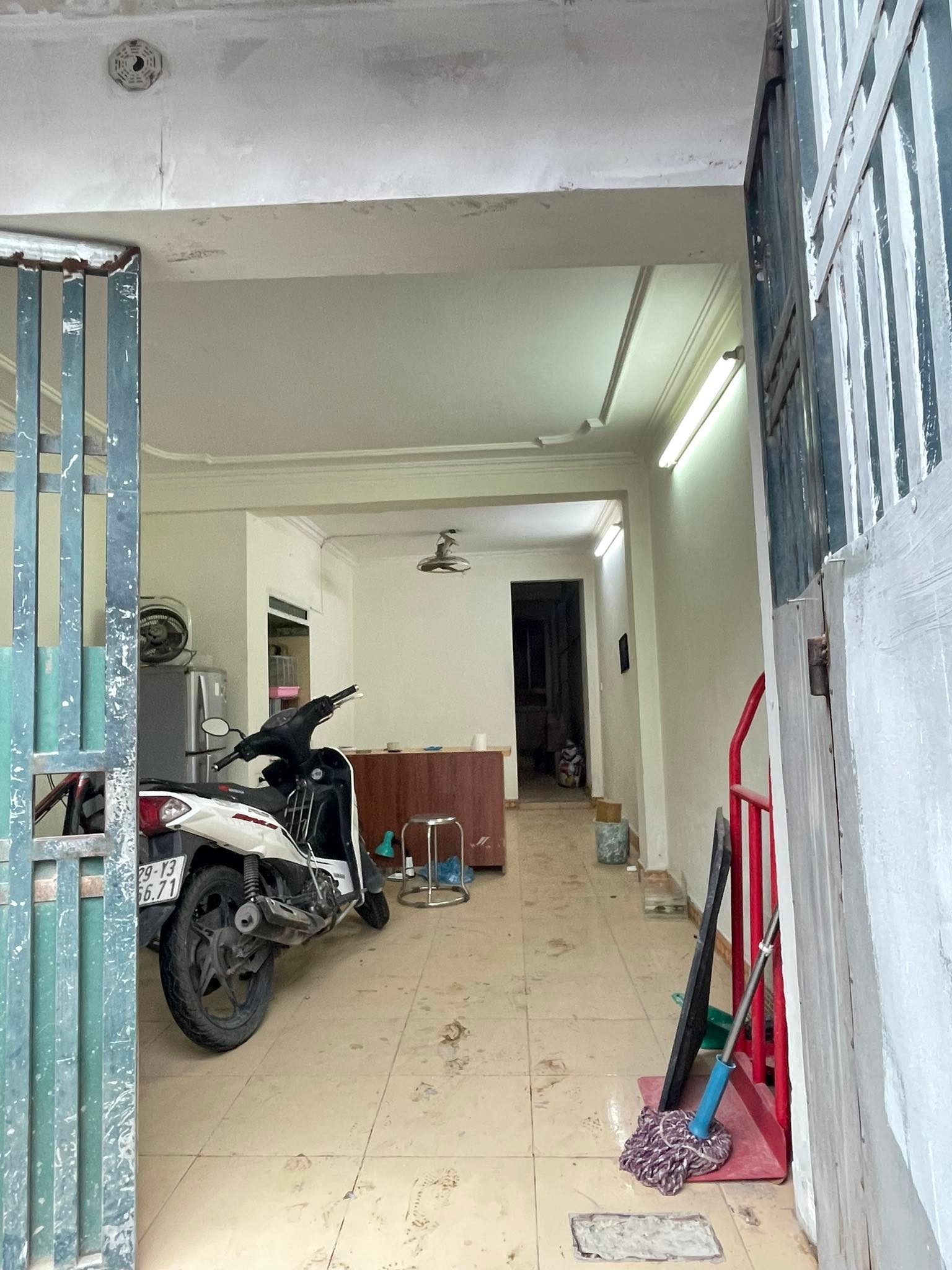 Nhà 3 tầng 40m2 Kinh Doanh Trâu Quỳ, giá 3 tỷ.