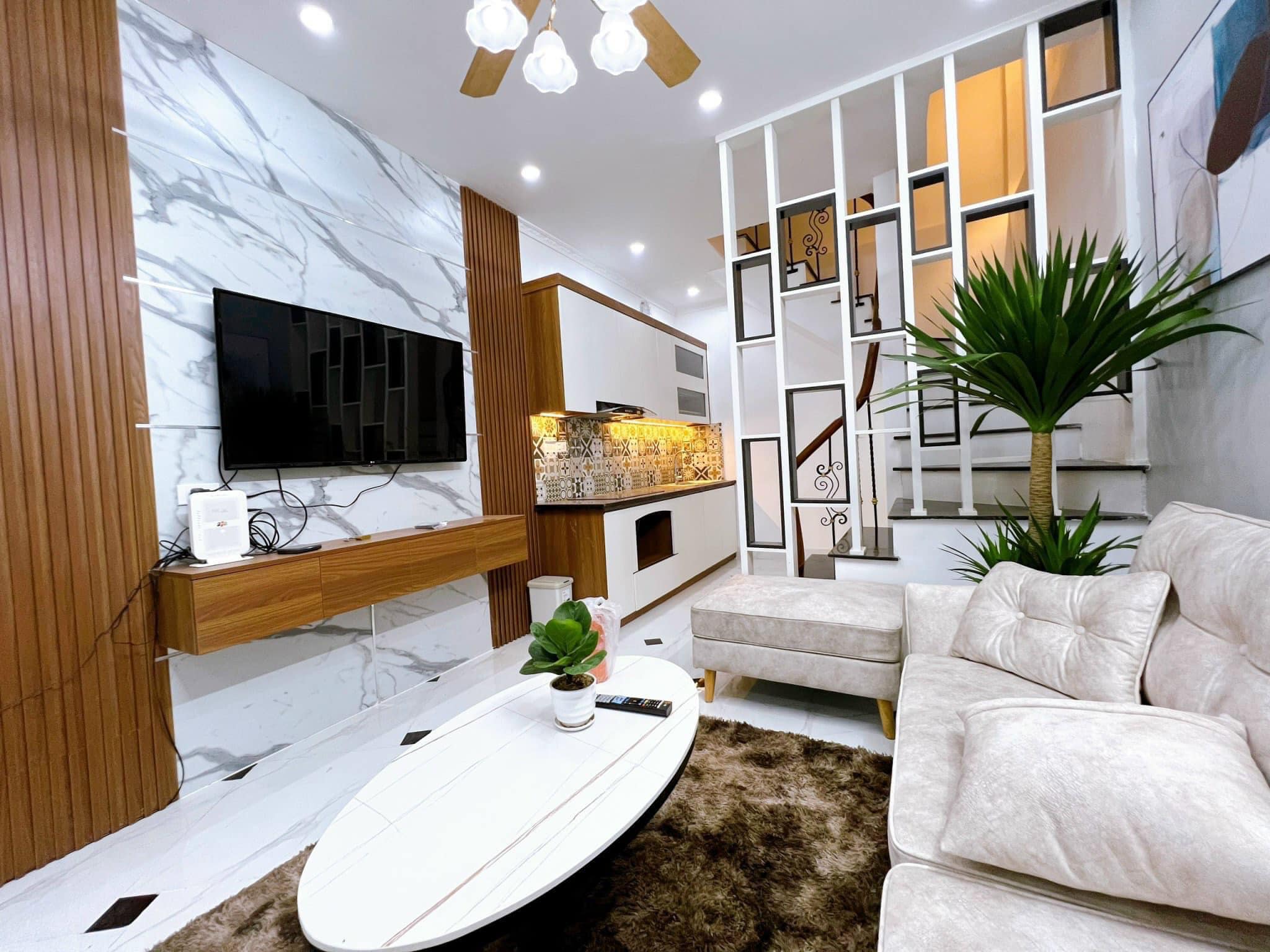 Bán nhà Hoàng Công Chất, Bắc Từ Liêm. 5 tầng x 55m2, MT 4m, đường rộng, 3.6 tỷ.