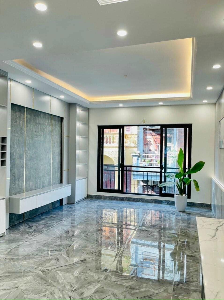 Bán nhà P. Vân Canh, 42m2 x 5 tầng, MT 4m, đường lớn, ô tô, 2.25 tỷ