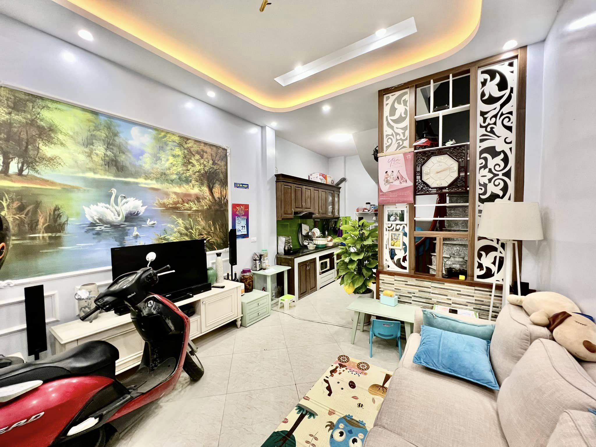 Chính chủ bán nhà Lĩnh Nam, Hoàng Mai, Hà Nội 5 tầng sạch đẹp chỉ 3.28 tỷ ô tô đỗ cổng