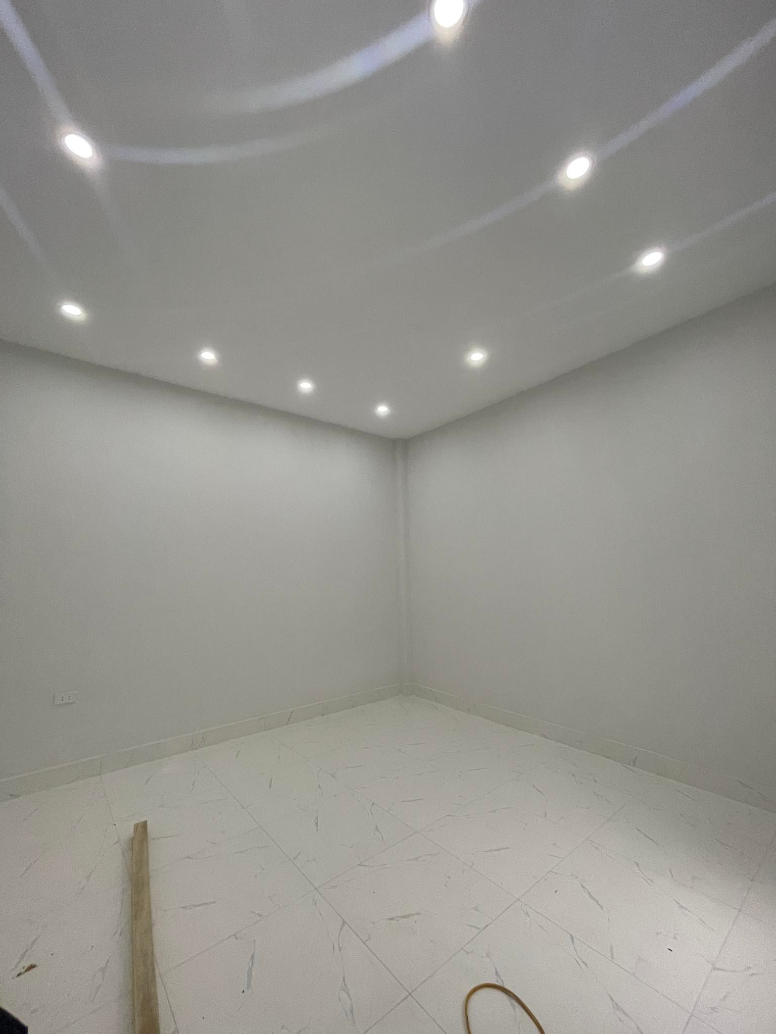 Bán nhà Nguyễn Phúc Lai, Đống Đa, 43m2, 4 tầng, ô tô đỗ cửa, kinh doanh, 9.4 tỷ